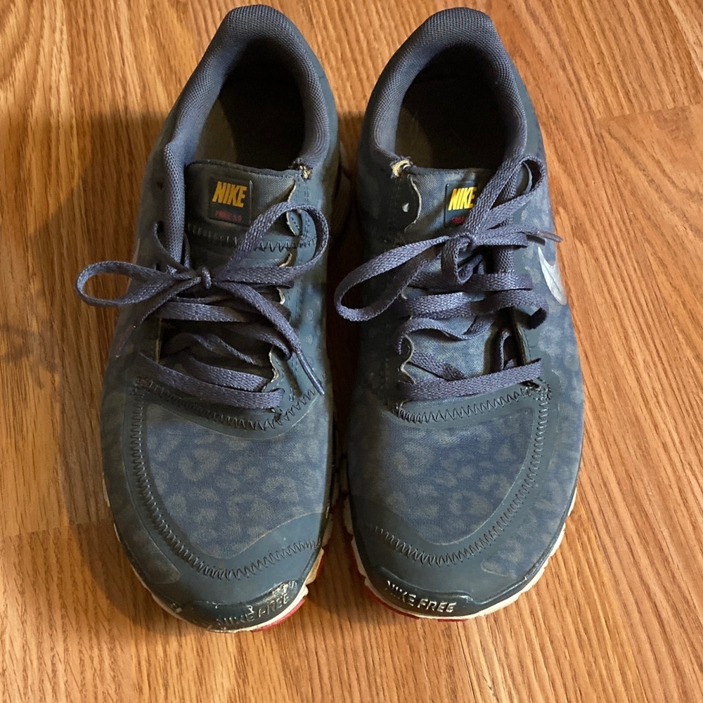 Nike Tennis Shoes - Picture 2 of 11